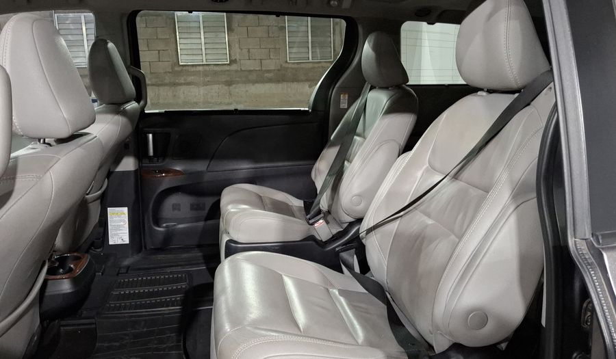 Toyota Sienna 3.5 LIMITED AT Minivan 2018