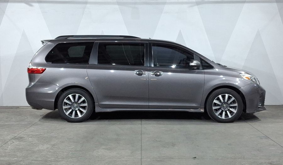 Toyota Sienna 3.5 LIMITED AT Minivan 2018