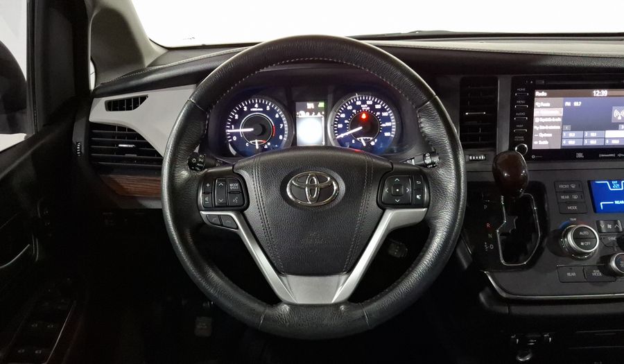 Toyota Sienna 3.5 LIMITED AT Minivan 2018