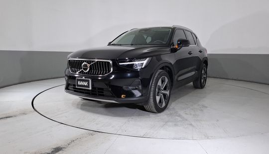 Volvo • XC40