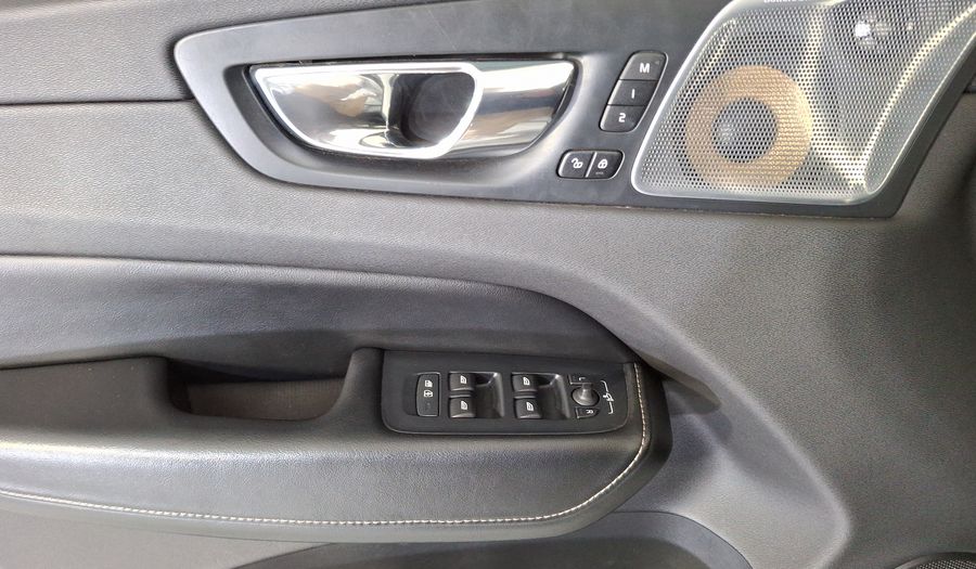 Volvo Xc60 2.0 R-DESIGN T6 AWD AUTO Suv 2018