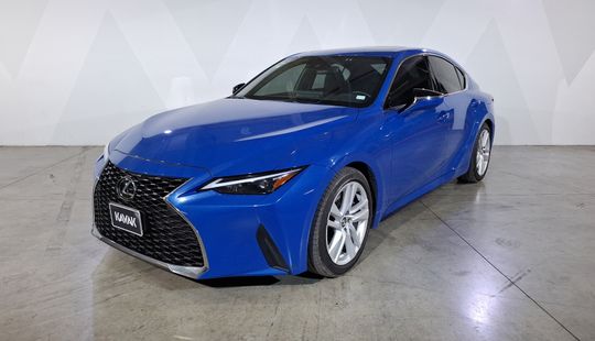 Lexus • IS
