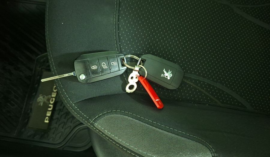 Peugeot 208 1.6 ALLURE VTI PK AT Hatchback 2016