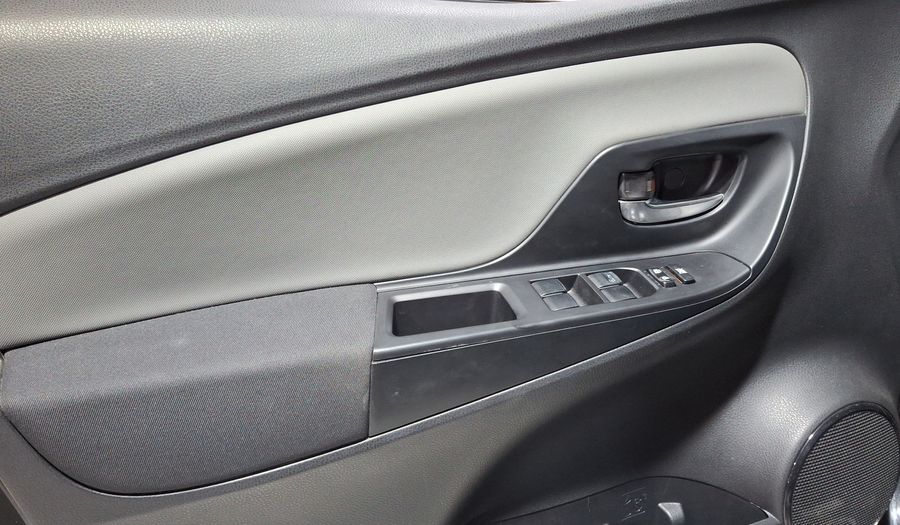 Toyota Yaris 1.5 SE AT 5PTAS Hatchback 2016