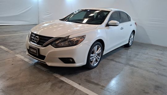 Nissan • Altima