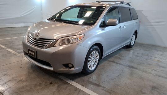 Toyota • Sienna