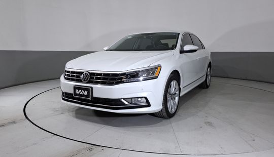 Volkswagen • Passat