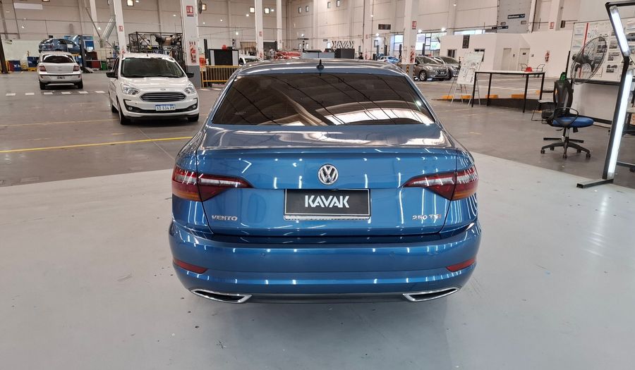 Volkswagen Vento 1.4 TSI HIGHLINE 250 AUTO MY21 Sedan 2021