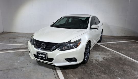 Nissan • Altima