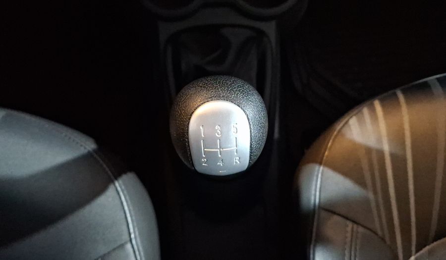 Chevrolet Spark 1.2 LTZ C MT Hatchback 2013