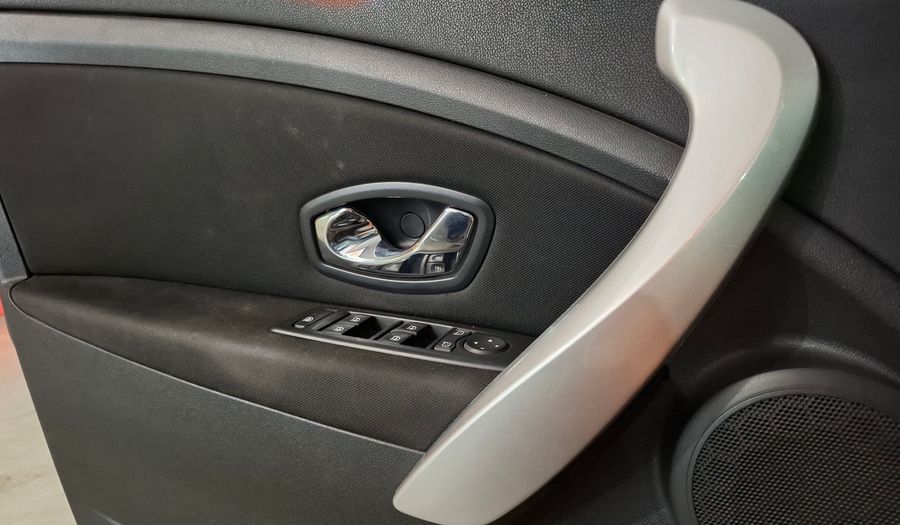 Renault Fluence 2.0 LUXE Sedan 2013