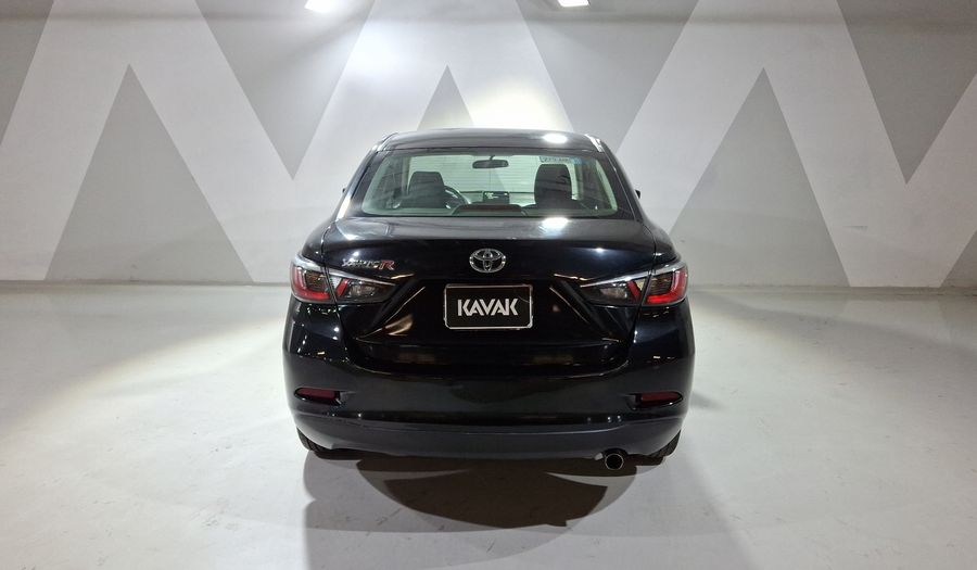 Toyota Yaris 1.5 R XLE AT Sedan 2017