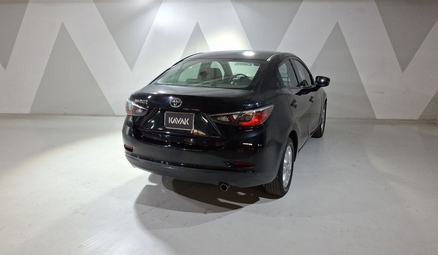 Toyota Yaris 1.5 R XLE AT Sedan 2017