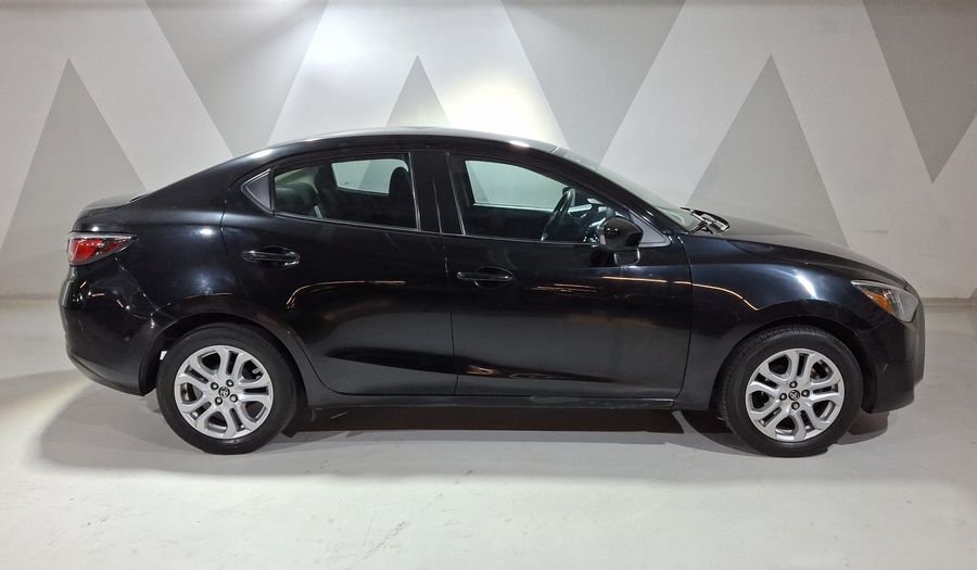 Toyota Yaris 1.5 R XLE AT Sedan 2017