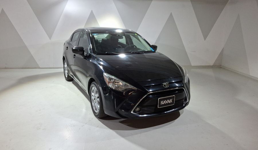 Toyota Yaris 1.5 R XLE AT Sedan 2017