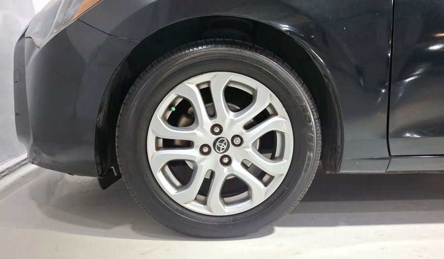 Toyota Yaris 1.5 R XLE AT Sedan 2017