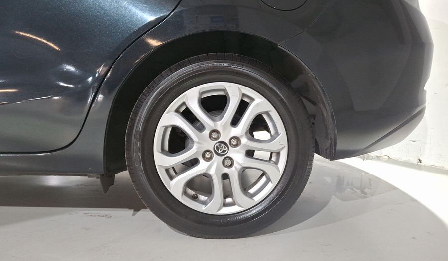 Toyota Yaris 1.5 R XLE AT Sedan 2017