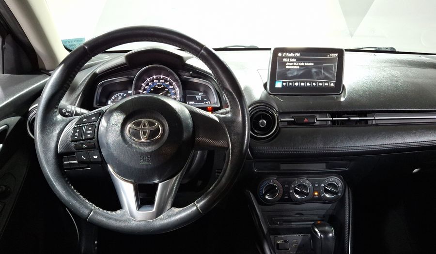 Toyota Yaris 1.5 R XLE AT Sedan 2017