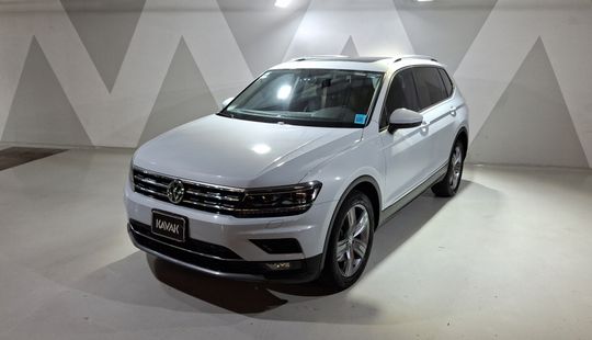 Volkswagen • Tiguan