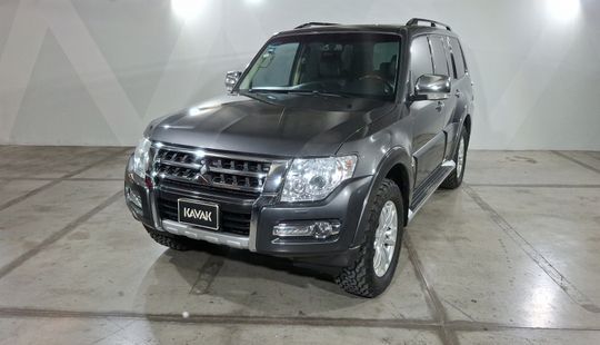 Mitsubishi • Montero