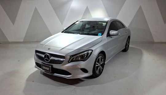 Mercedes Benz • Clase CLA