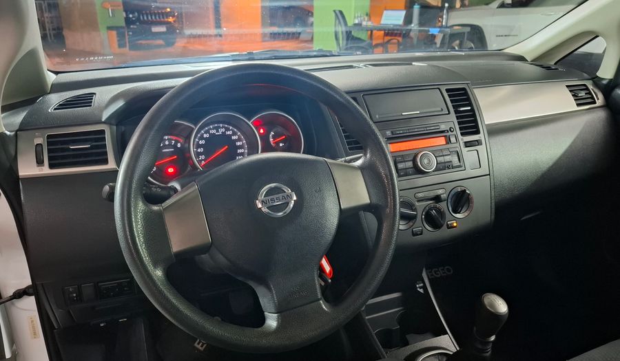 Nissan Tiida 1.8 VISIA Hatchback 2013