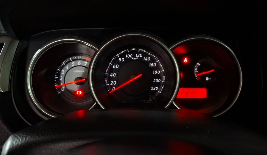 Nissan Tiida 1.8 VISIA Hatchback 2013