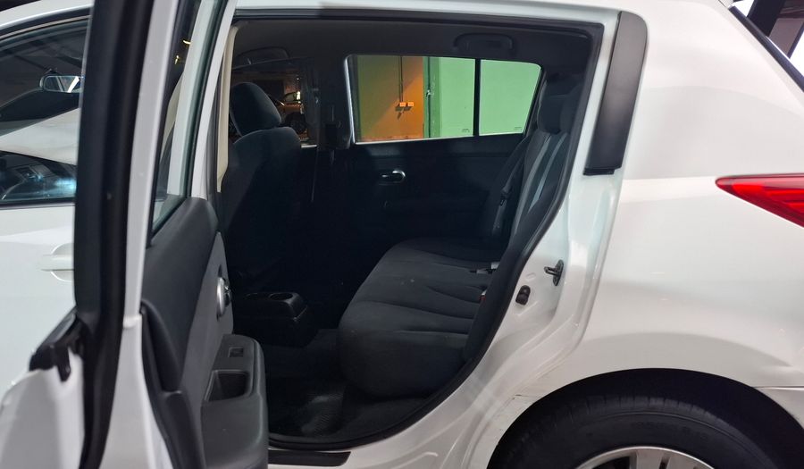 Nissan Tiida 1.8 VISIA Hatchback 2013