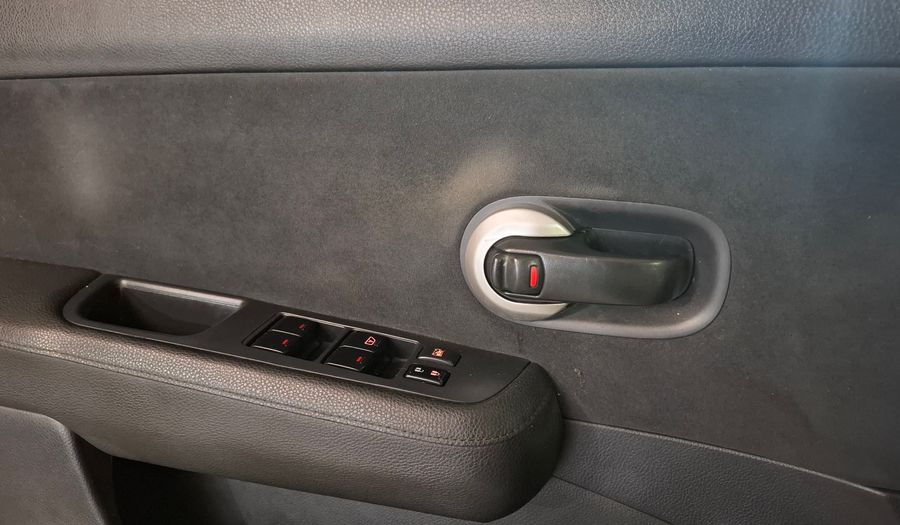 Nissan Tiida 1.8 VISIA Hatchback 2013