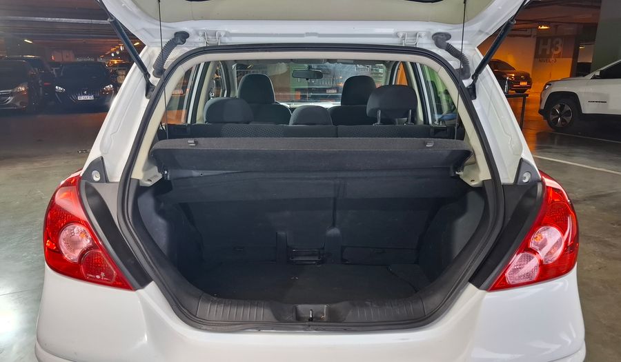 Nissan Tiida 1.8 VISIA Hatchback 2013