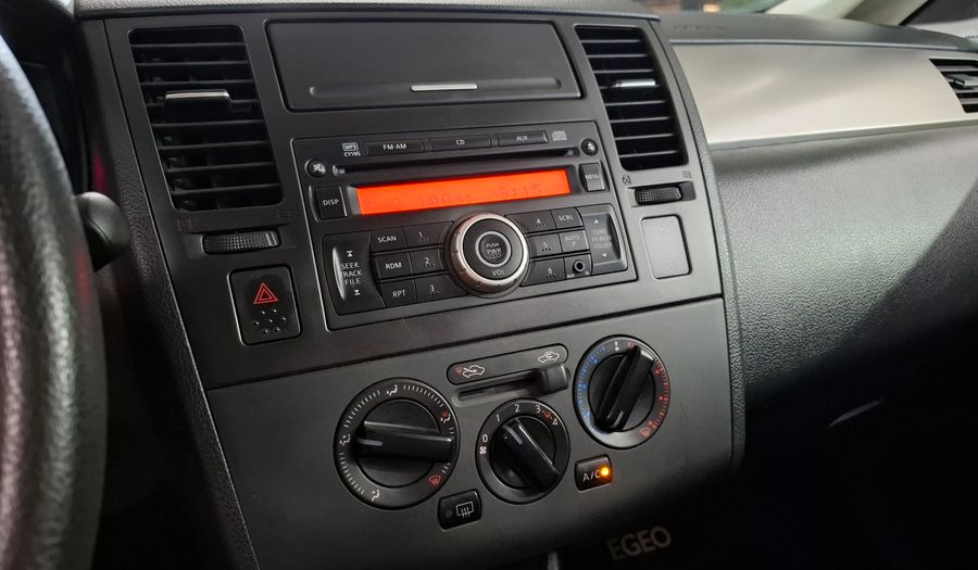 Nissan Tiida 1.8 VISIA Hatchback 2013