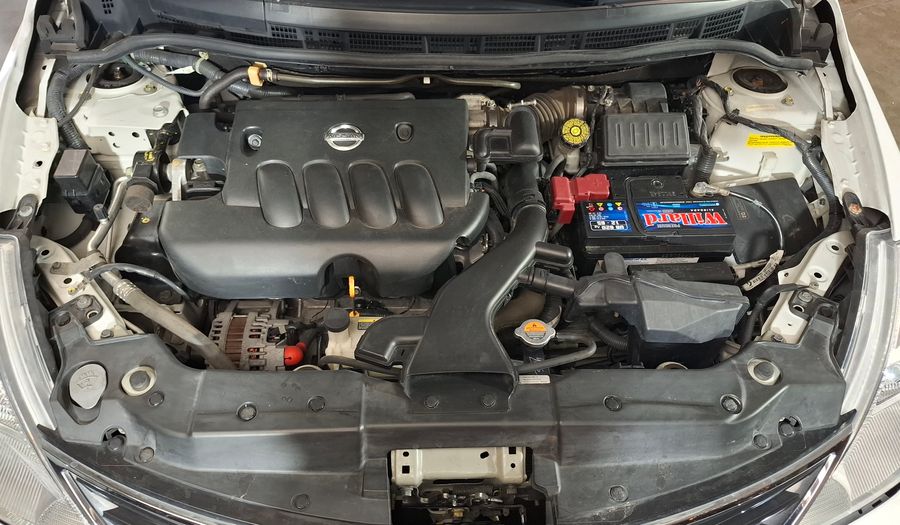 Nissan Tiida 1.8 VISIA Hatchback 2013