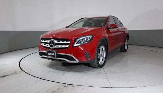 Mercedes Benz • Clase GLA