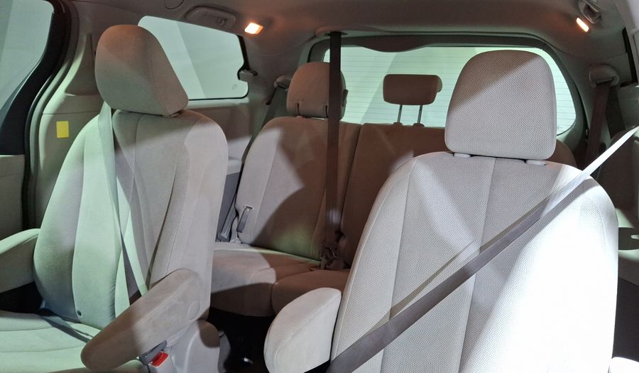 Toyota Sienna 3.5 CE AT Minivan 2012