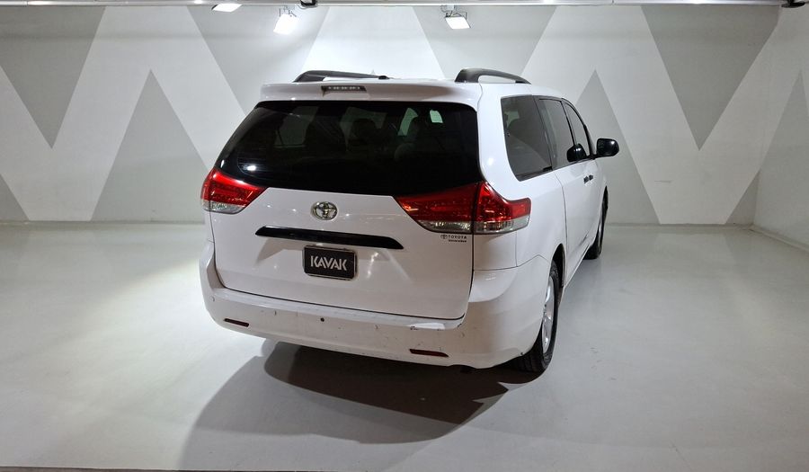 Toyota Sienna 3.5 CE AT Minivan 2012