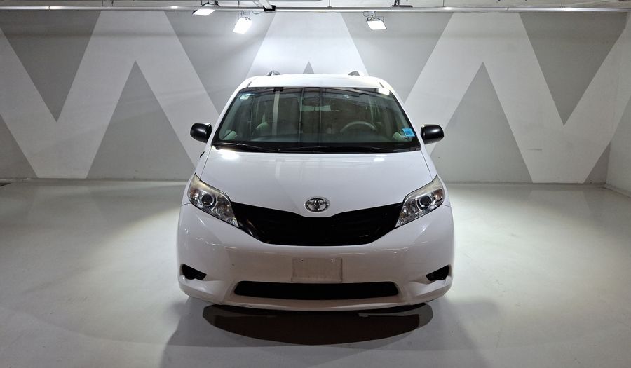 Toyota Sienna 3.5 CE AT Minivan 2012