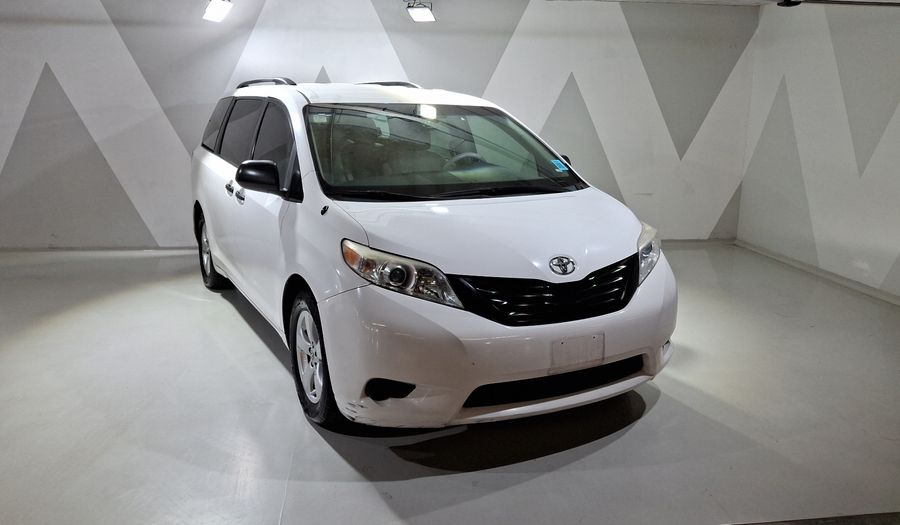 Toyota Sienna 3.5 CE AT Minivan 2012