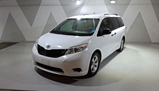 Toyota • Sienna