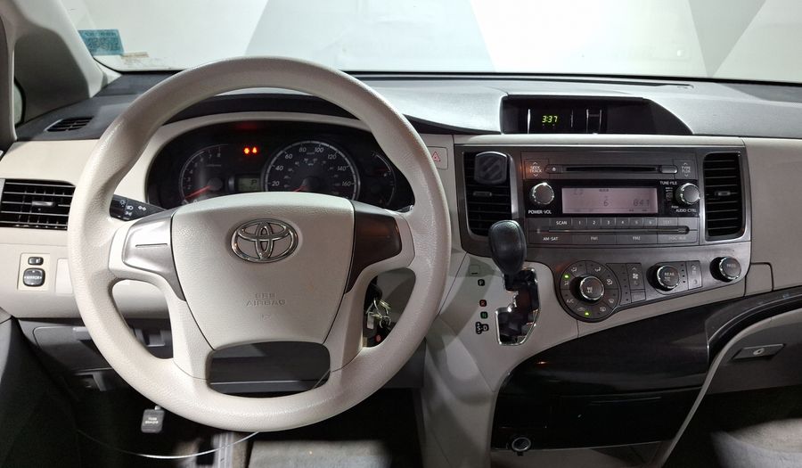 Toyota Sienna 3.5 CE AT Minivan 2012