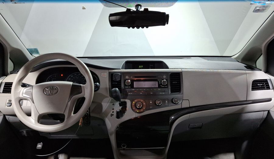 Toyota Sienna 3.5 CE AT Minivan 2012