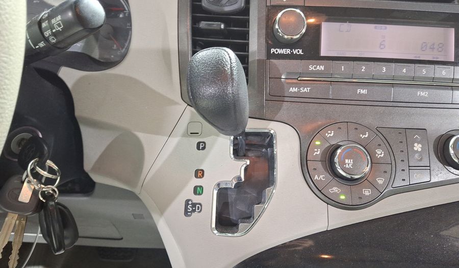 Toyota Sienna 3.5 CE AT Minivan 2012