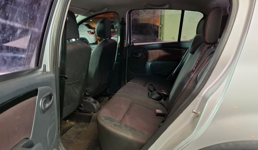 Renault Sandero Stepway 1.6 STEPWAY PRIVILEGE NAV Hatchback 2013