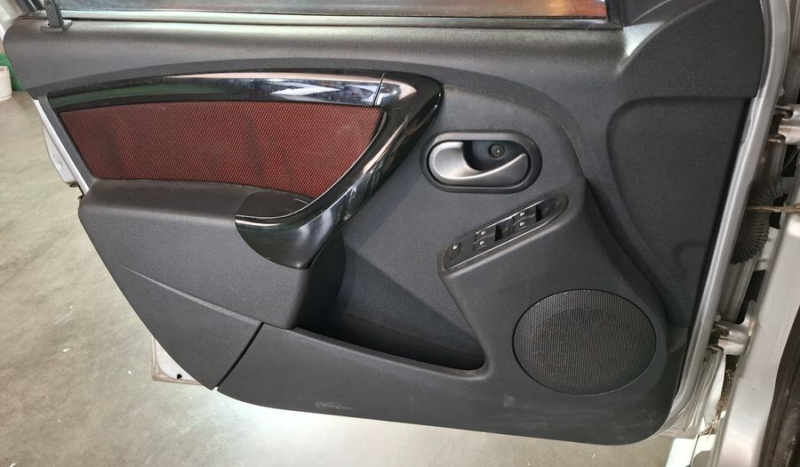 Renault Sandero Stepway 1.6 STEPWAY PRIVILEGE NAV Hatchback 2013