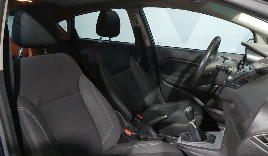 Ford Fiesta 1.6 SE MT Hatchback 2016