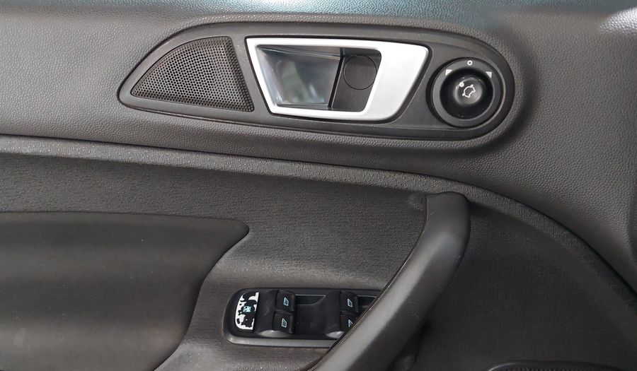 Ford Fiesta 1.6 SE MT Hatchback 2016