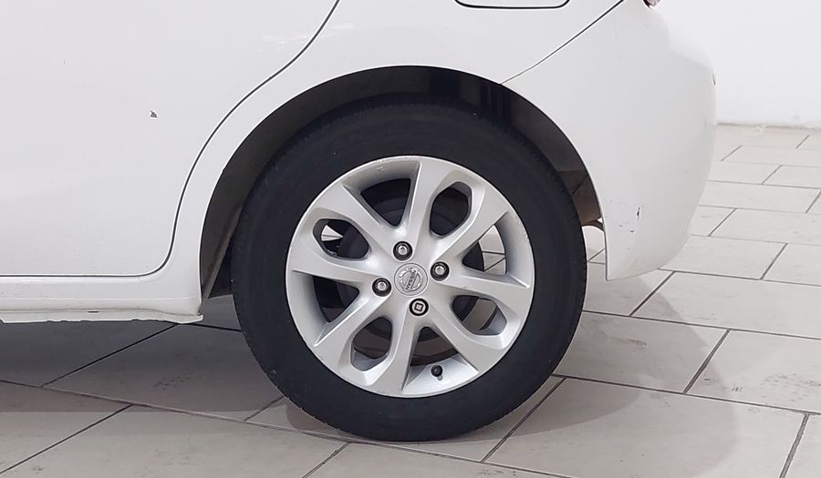 Nissan March 1.0 SV Hatchback 2016