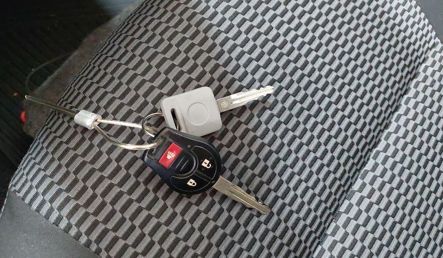 Nissan March 1.0 SV Hatchback 2016