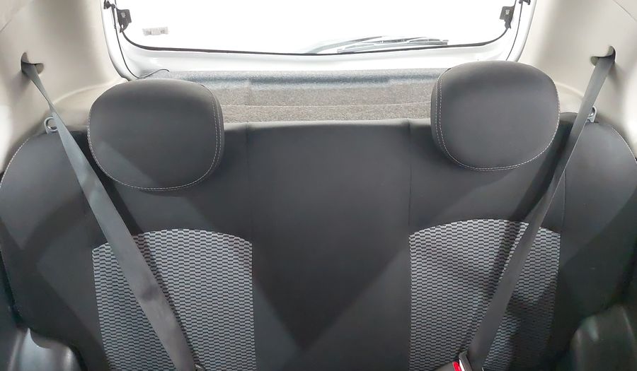 Nissan March 1.0 SV Hatchback 2016