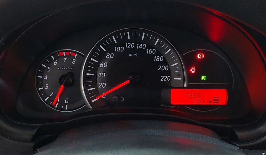 Nissan March 1.0 SV Hatchback 2016