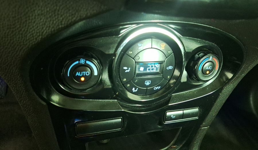 Ford Fiesta 1.6 TITANIUM Hatchback 2014